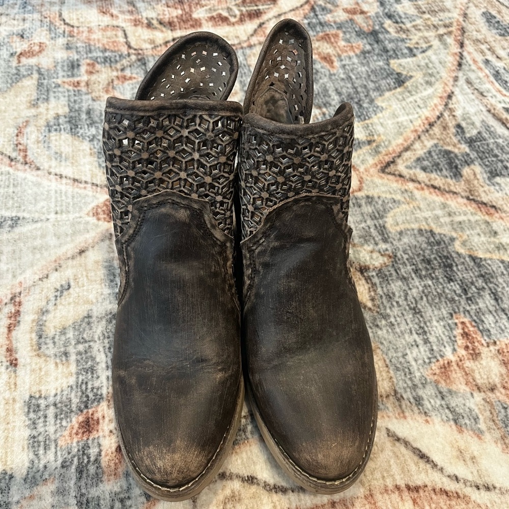 Circle G Women's Western‎ Black Leather Cutout Ankle Boots sz 8 - Picture 3 of 5